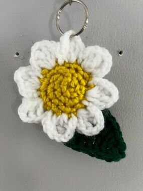 Hand Crafted White & Yellow Crochet Flower Keychain with Green Leaf